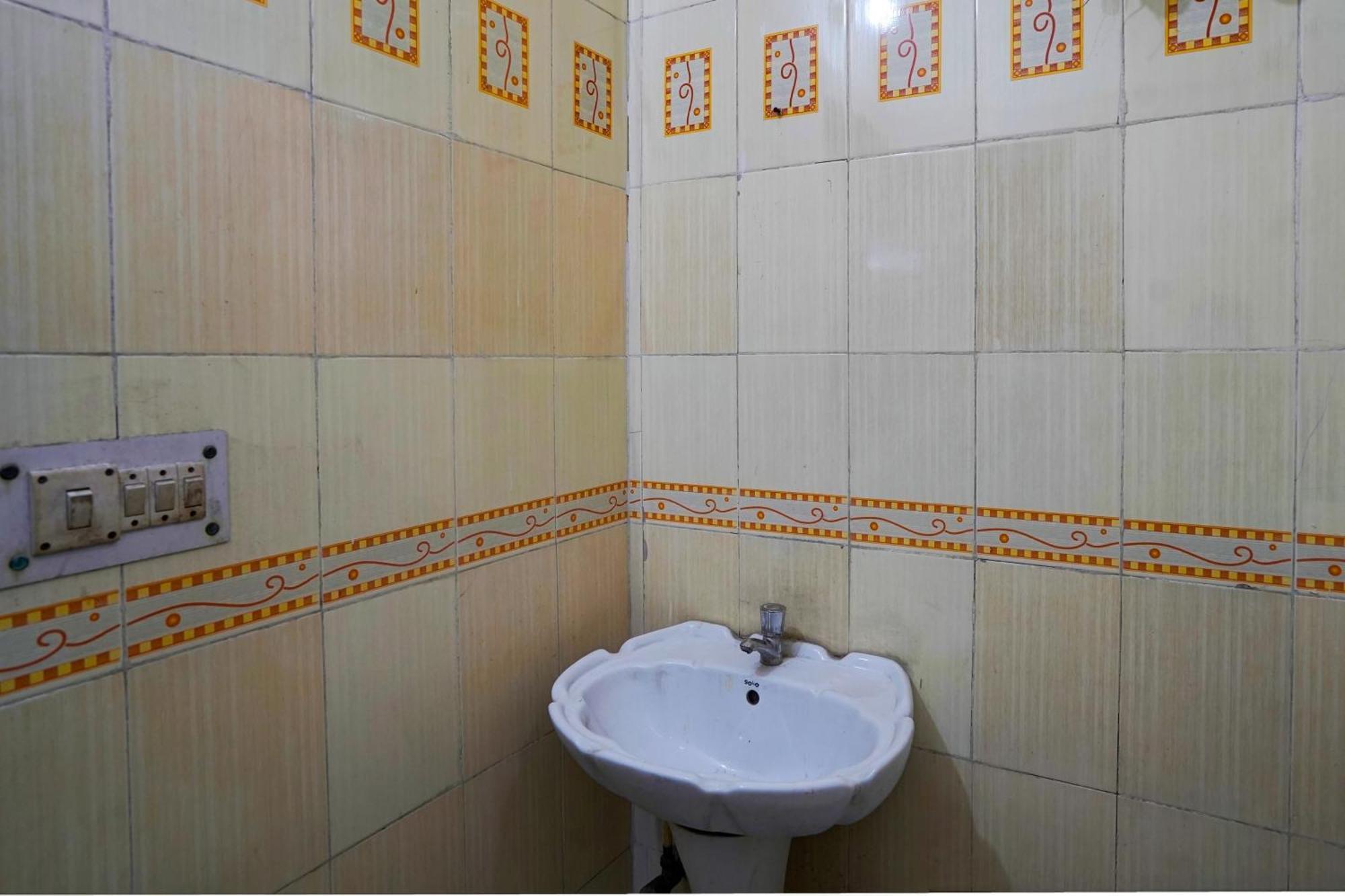 Hotel O 81617 The Pacific Hotel غازي أباد المظهر الخارجي الصورة