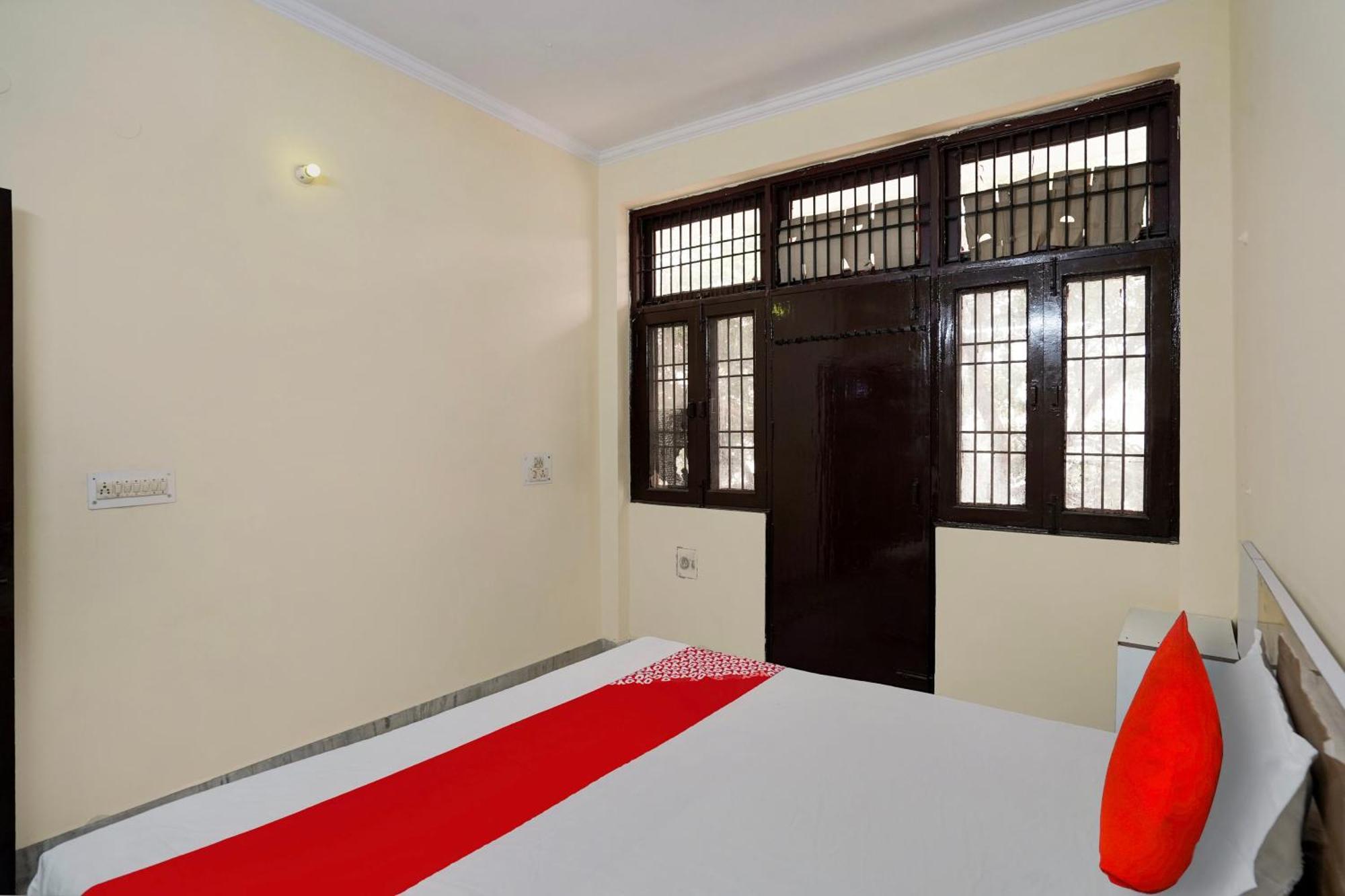 Hotel O 81617 The Pacific Hotel غازي أباد المظهر الخارجي الصورة