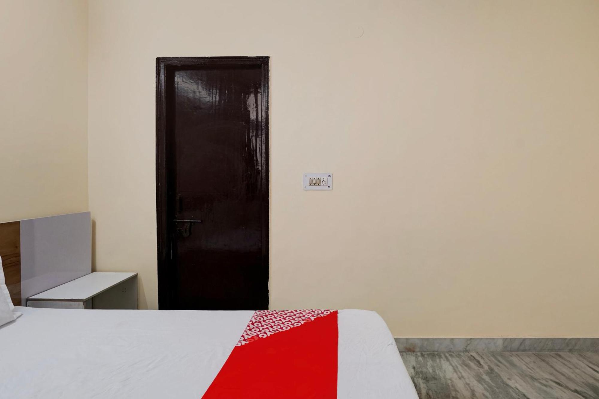 Hotel O 81617 The Pacific Hotel غازي أباد المظهر الخارجي الصورة