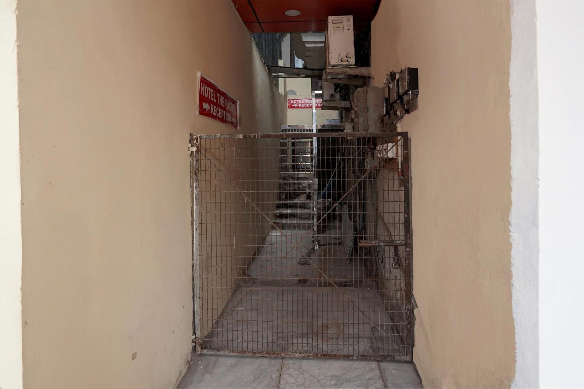 Hotel O 81617 The Pacific Hotel غازي أباد المظهر الخارجي الصورة