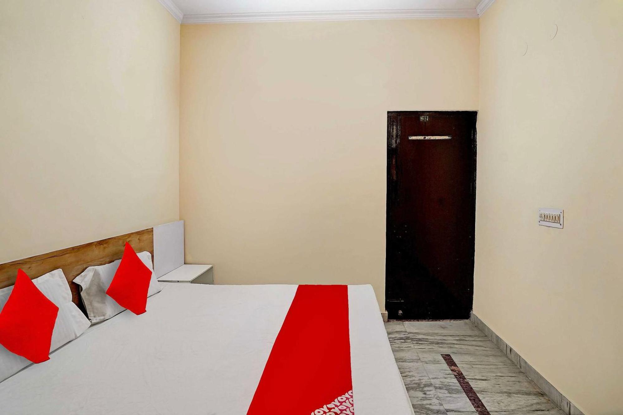 Hotel O 81617 The Pacific Hotel غازي أباد المظهر الخارجي الصورة