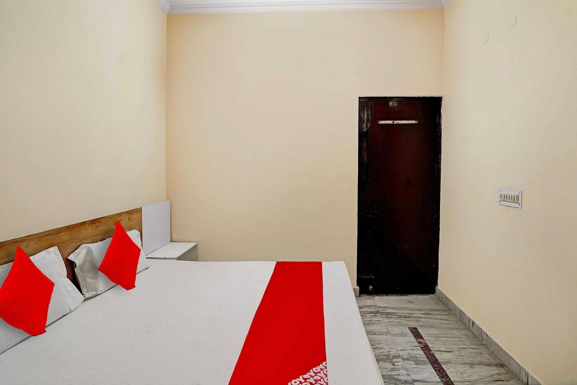 Hotel O 81617 The Pacific Hotel غازي أباد المظهر الخارجي الصورة